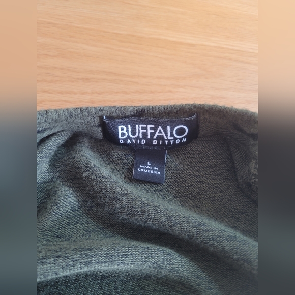 Buffalo David Britton Army Green Black Star Pattern Crewneck Top - Picture 4 of 5